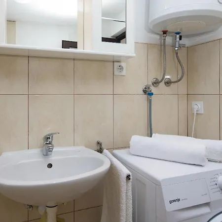 Ferienhaus Mit Privatpool Fur 6 Personen Ca 45 Qm In Trogir, Dalmatien Kastela Und Umgebung *