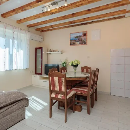 Ferienhaus Mit Privatpool Fur 6 Personen Ca 45 Qm In Trogir, Dalmatien Kastela Und Umgebung Trogir