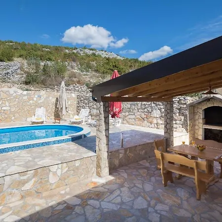 Ferienhaus Mit Privatpool Fur 6 Personen Ca 45 Qm In Trogir, Dalmatien Kastela Und Umgebung Holiday home *