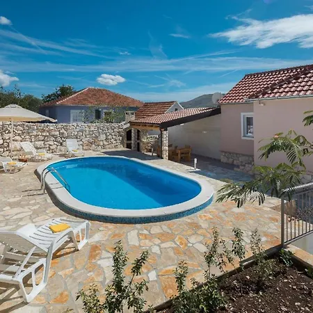 Ferienhaus Mit Privatpool Fur 6 Personen Ca 45 Qm In Trogir, Dalmatien Kastela Und Umgebung *