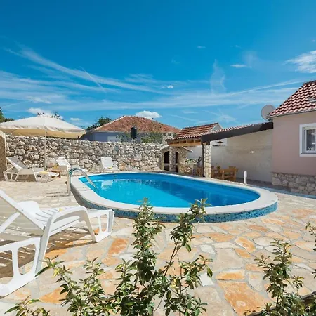Ferienhaus Mit Privatpool Fur 6 Personen Ca 45 Qm In Trogir, Dalmatien Kastela Und Umgebung Holiday home *