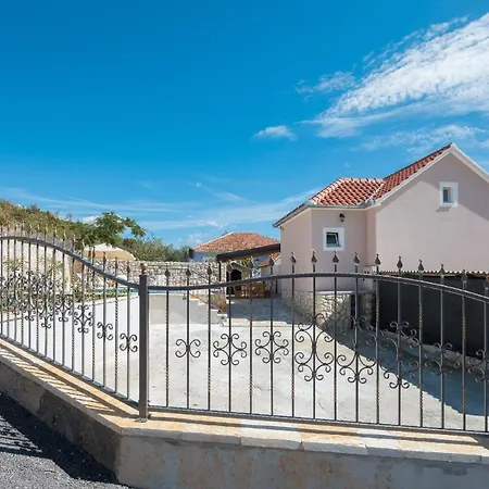 Holiday home Ferienhaus Mit Privatpool Fur 6 Personen Ca 45 Qm In Trogir, Dalmatien Kastela Und Umgebung *